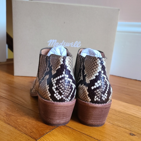 Madewell Sonia Low Leather Chelsea Boot - Picture 7 of 13